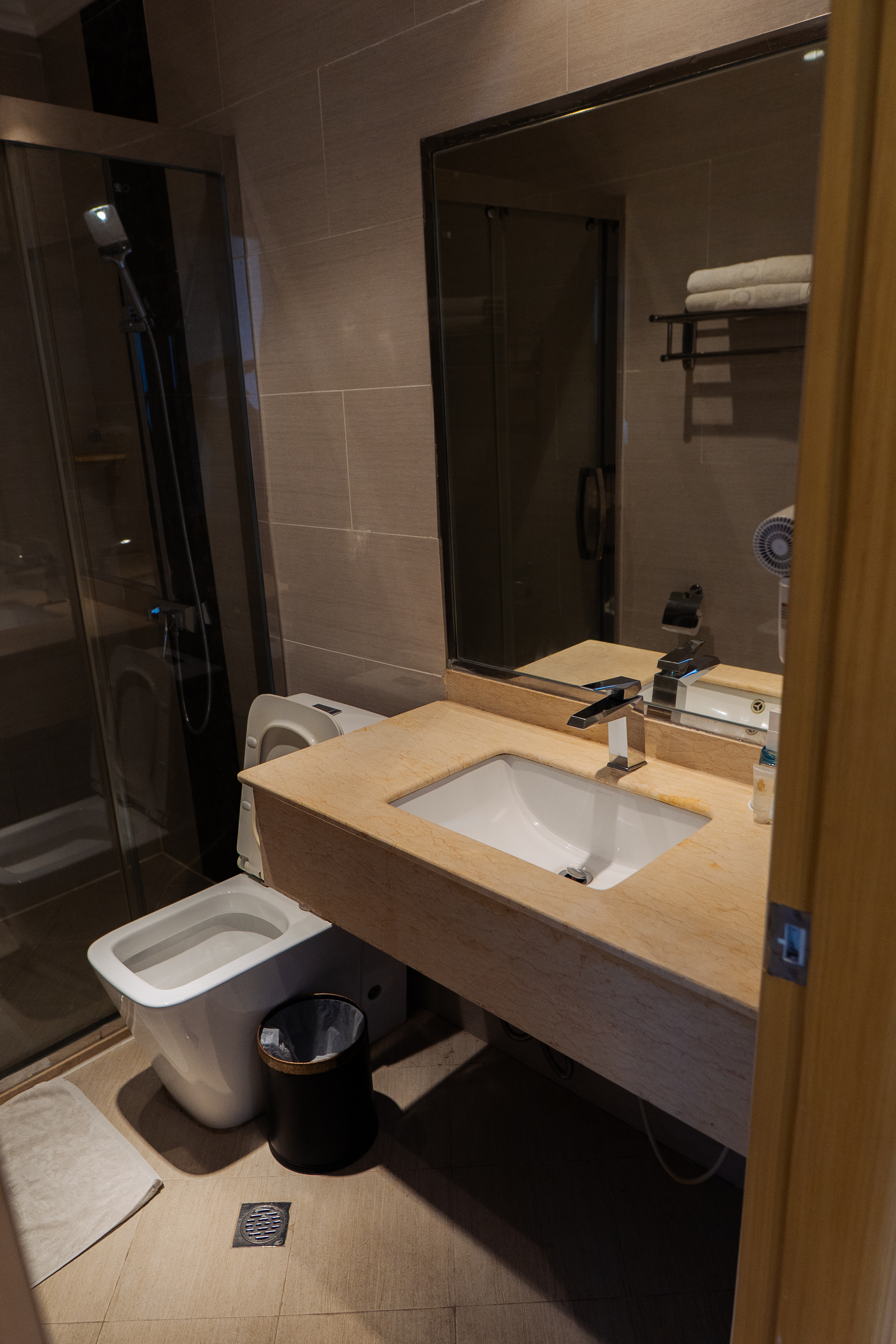 Royal J Hotel photo 4